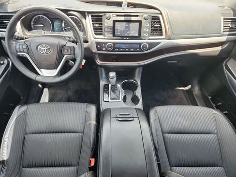 Used 2014 Toyota Highlander Plus FWD image 18