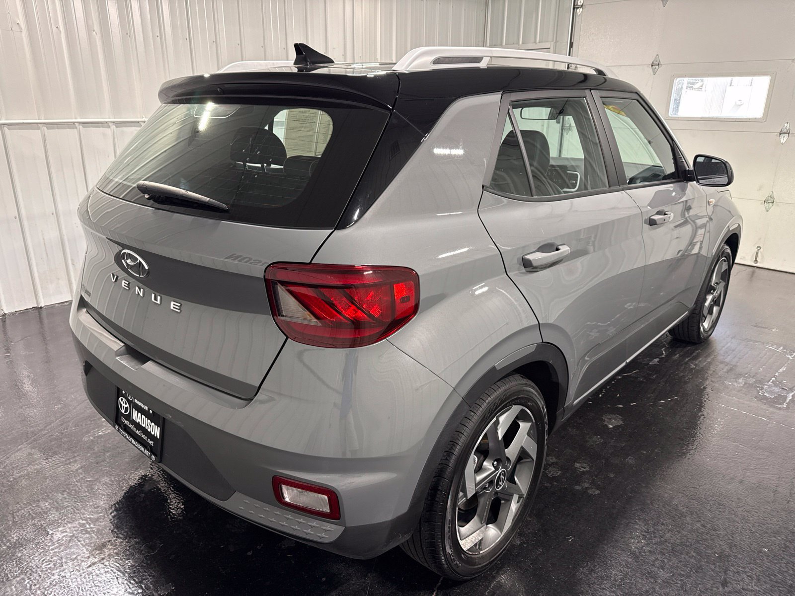 Used 2022 Hyundai Venue Limited FWD image 5