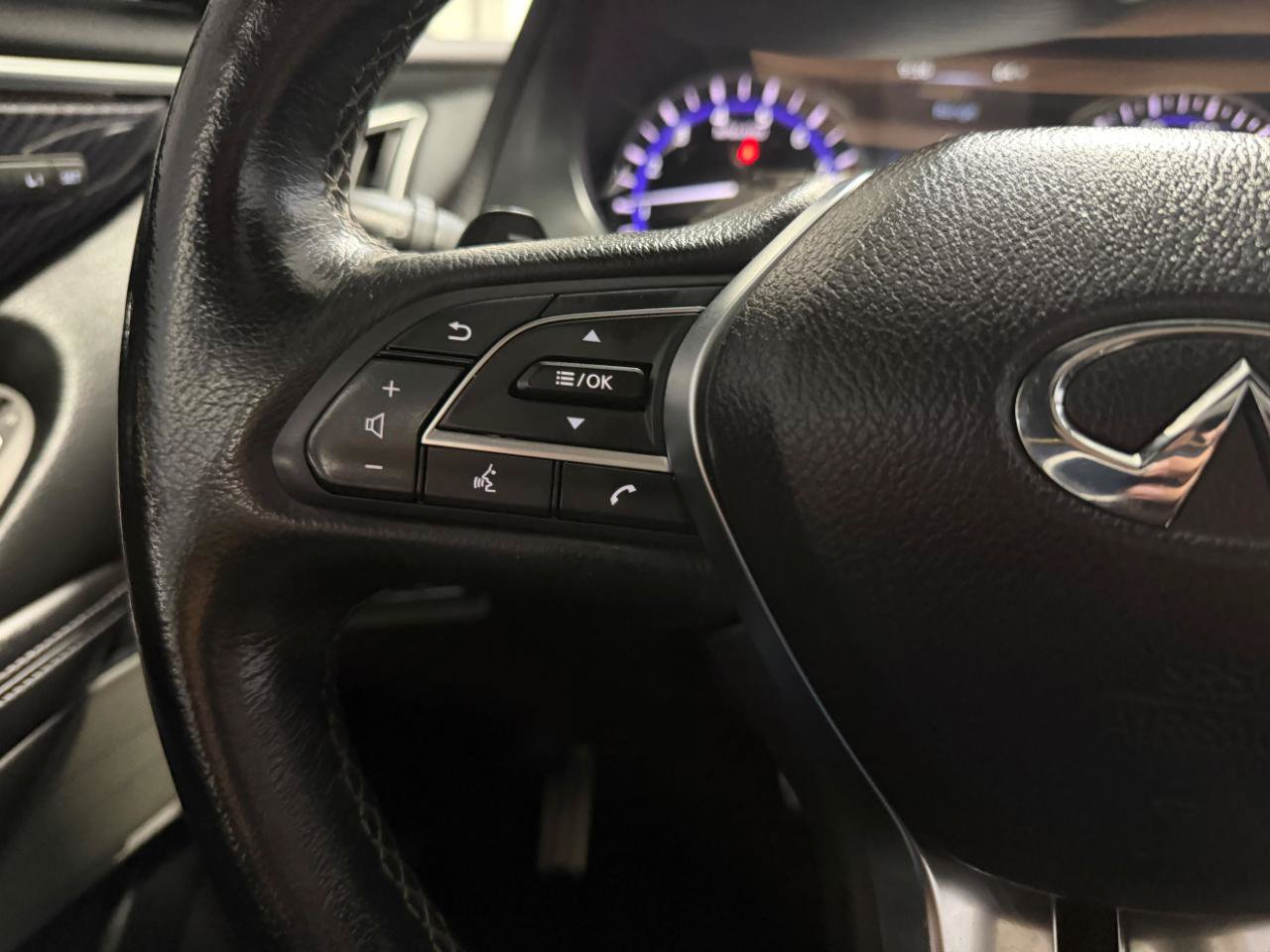 Used 2017 INFINITI Q60 Red Sport 400 AWD/4WD image 26