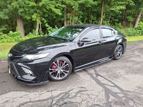 Used 2018 Toyota Camry SE w/ Audio Package FWD image 1