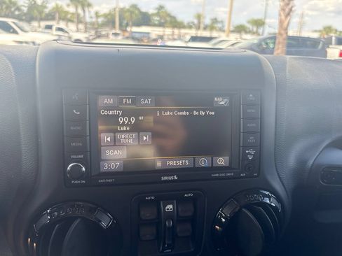 Used 2017 Jeep Wrangler Unlimited Sahara AWD/4WD image 29