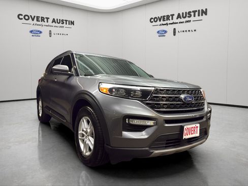 Used 2022 Ford Explorer XLT w/ Equipment Group 202A image 7