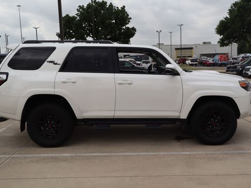 Used 2019 Toyota 4Runner TRD Off-Road Premium AWD/4WD image 2