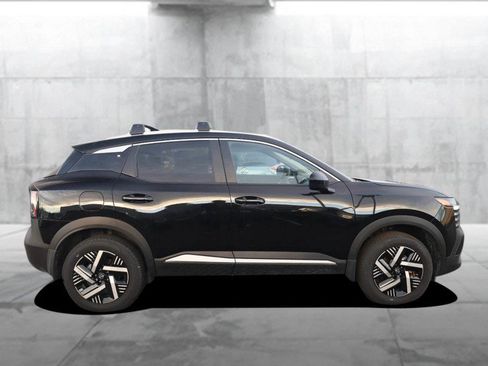 New 2026 Nissan Kicks SV w/ SV Premium Package image 5