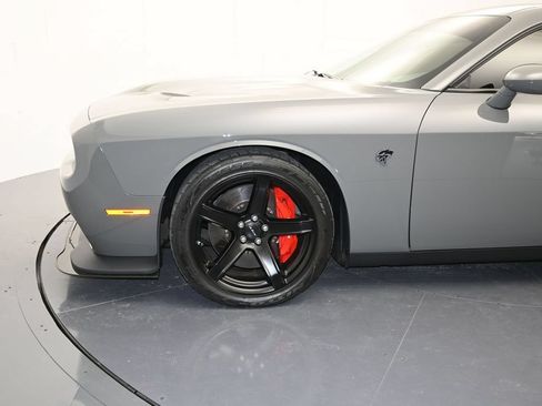Used 2017 Dodge Challenger SRT Hellcat RWD image 9