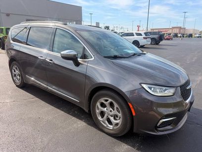 Used 2023 Chrysler Pacifica Limited