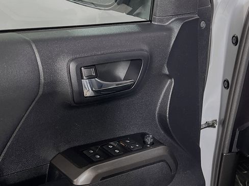 Used 2021 Toyota Tacoma TRD Off-Road image 17