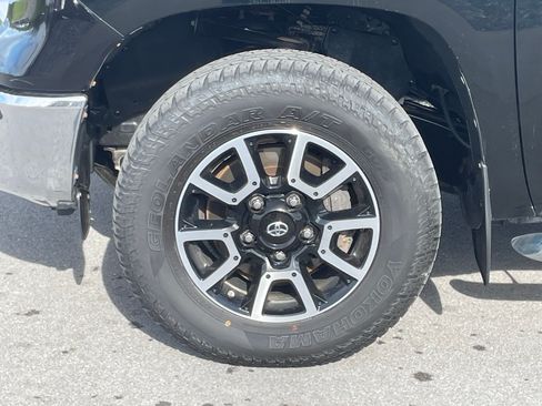 Used 2018 Toyota Tundra Limited w/ Limited Premium Package AWD/4WD image 11