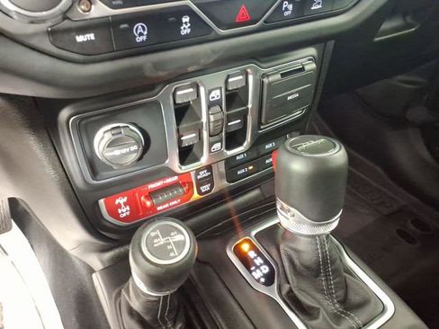 Used 2025 Jeep Gladiator Rubicon AWD/4WD image 23