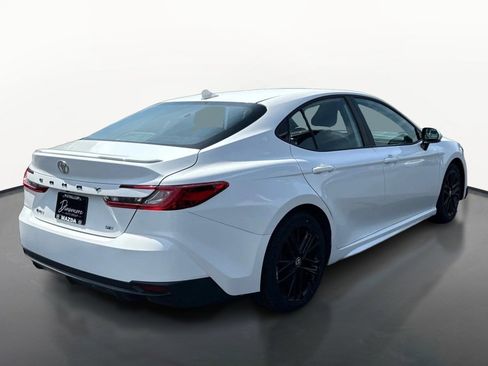 Used 2025 Toyota Camry SE FWD image 3