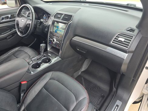 Used 2018 Ford Explorer Sport w/ Equipment Group 401A image 32