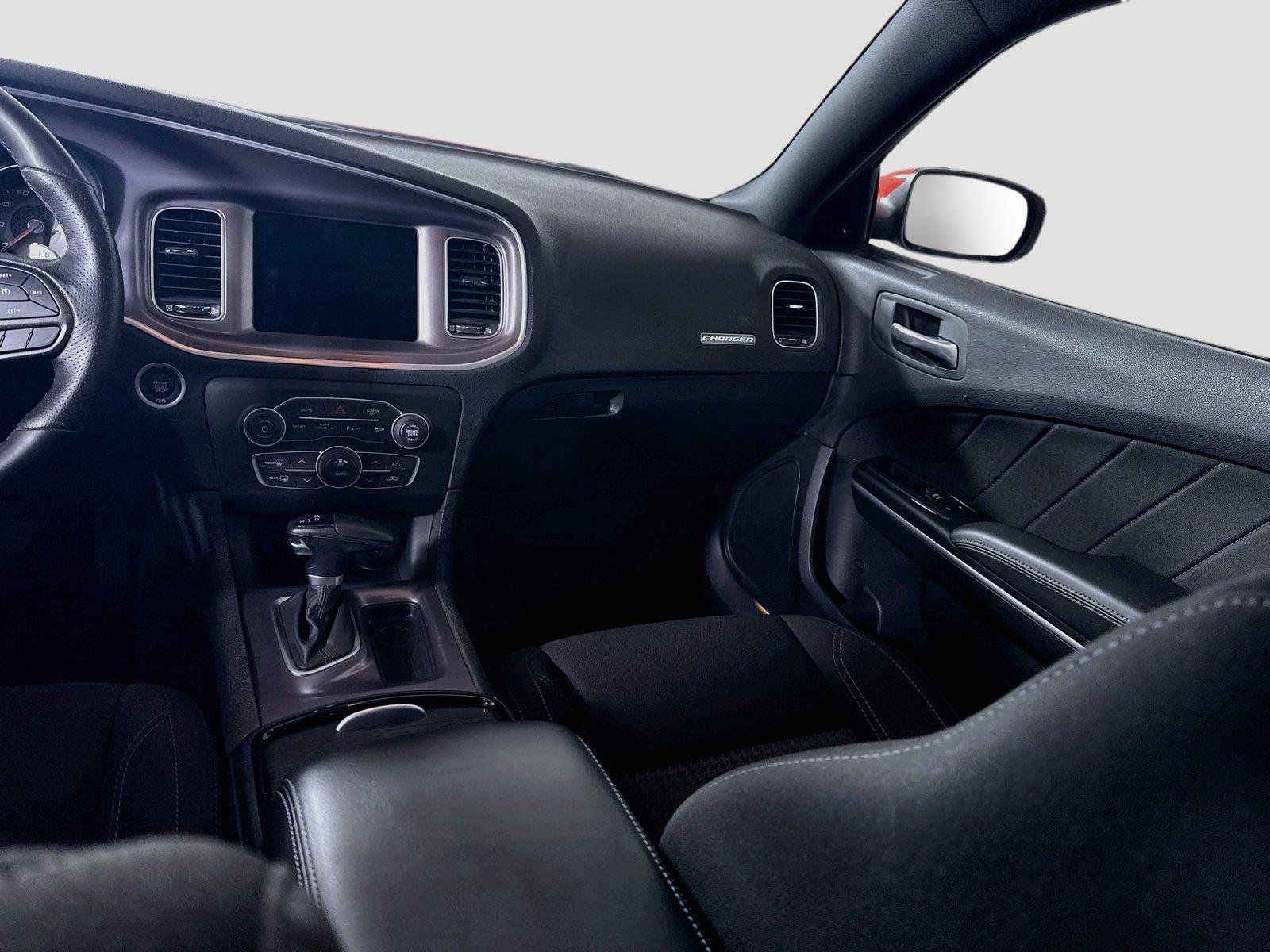 Used 2022 Dodge Charger SXT w/ Driver Convenience Group AWD/4WD image 17