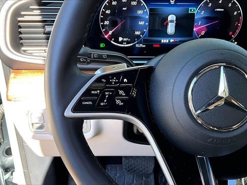 Used 2025 Mercedes-Benz GLE 350 4MATIC image 10