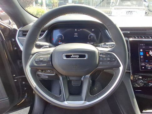 Used 2024 Jeep Grand Cherokee Altitude AWD/4WD image 22