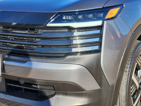 Used 2025 Nissan Kicks SV image 10