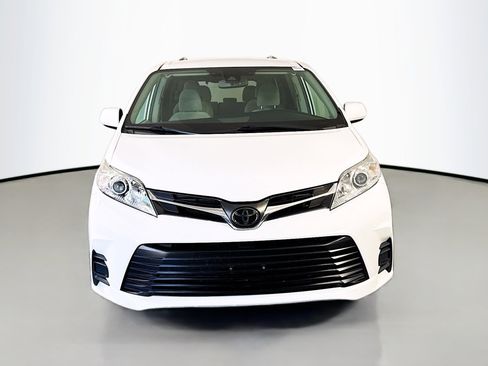 Used 2020 Toyota Sienna LE w/ LE Preferred Package AWD/4WD image 2