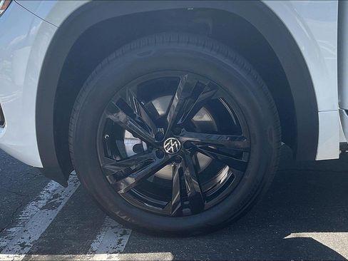 Used 2025 Volkswagen Atlas Cross Sport SEL R-Line AWD/4WD image 10