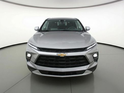 Used 2025 Chevrolet Blazer LT image 2