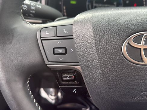 Used 2025 Toyota Camry SE w/ Convenience Package image 32