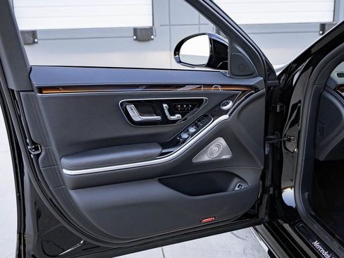 Used 2023 Mercedes-Benz S 500 4MATIC w/ AMG Line image 19