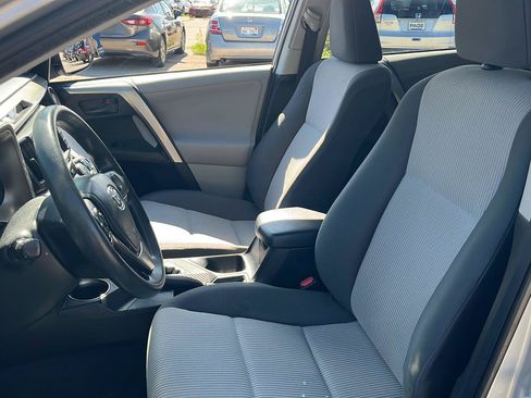 Used 2013 Toyota RAV4 LE AWD/4WD image 2