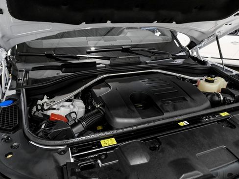 Used 2024 Land Rover Range Rover SE image 45