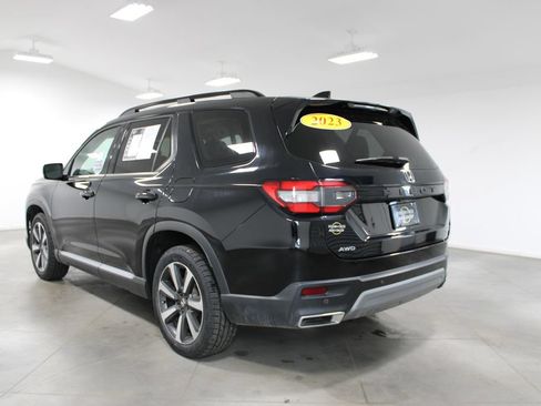 Used 2023 Honda Pilot Touring image 7