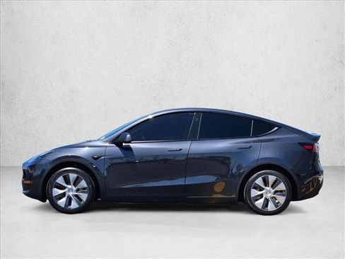 Used 2024 Tesla Model Y 2WD image 10