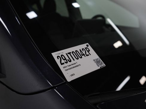 Used 2024 Tesla Model Y Long Range AWD/4WD image 29