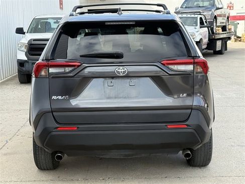 Used 2019 Toyota RAV4 LE w/ Carpet Mat Package image 5