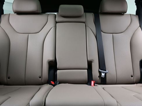 Used 2023 Hyundai Santa Fe SEL w/ Premium Package image 16