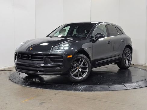 Certified 2025 Porsche Macan AWD/4WD image 1