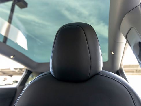 Used 2021 Tesla Model Y Long Range image 26