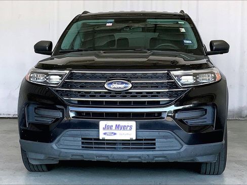 Used 2021 Ford Explorer XLT image 3