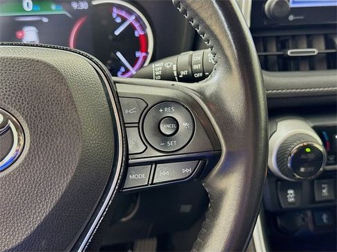 Used 2021 Toyota RAV4 Limited image 18