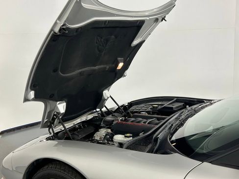 Used 2004 Chevrolet Corvette Convertible w/ Preferred Equipment Group RWD image 29