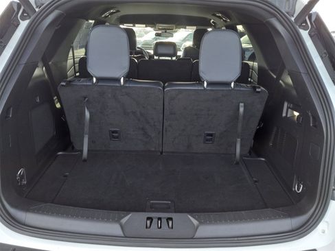 Used 2025 Ford Explorer ST-Line w/ ST-Line Street Pack image 11