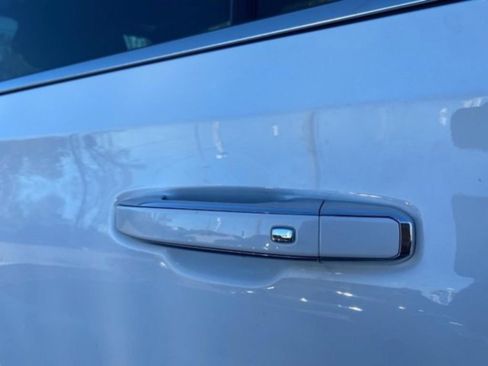 Used 2024 GMC Yukon XL Denali RWD image 27