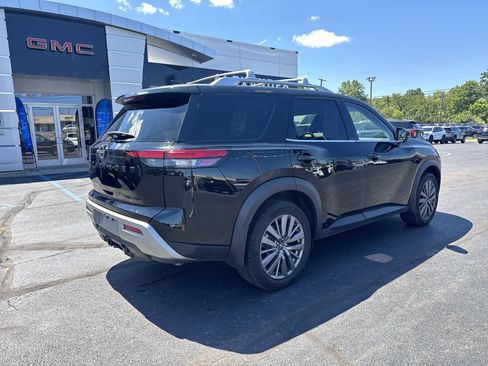 Used 2023 Nissan Pathfinder SL w/ SL Premium Package AWD/4WD image 3