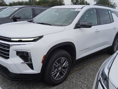 Used 2025 Chevrolet Traverse LT