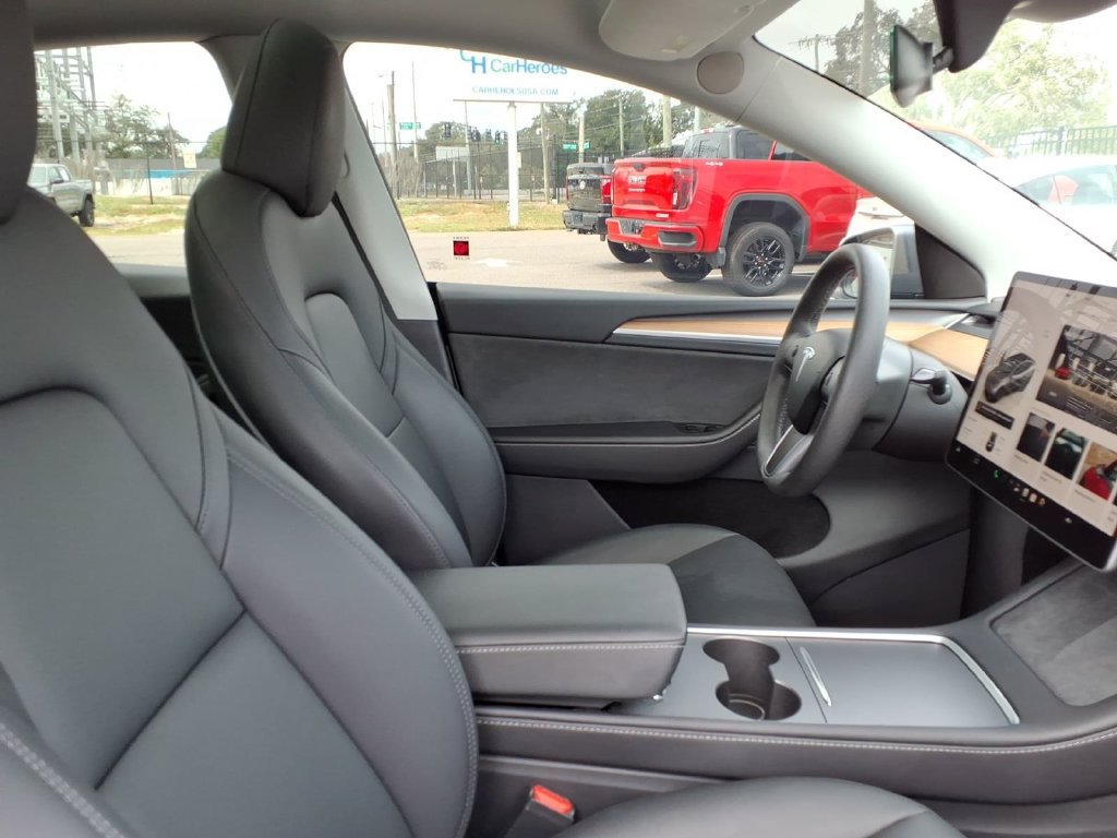 Used 2025 Tesla Model Y Long Range RWD image 12
