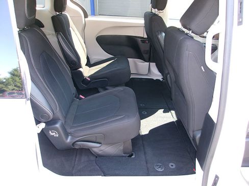 Used 2023 Chrysler Voyager LX FWD image 12