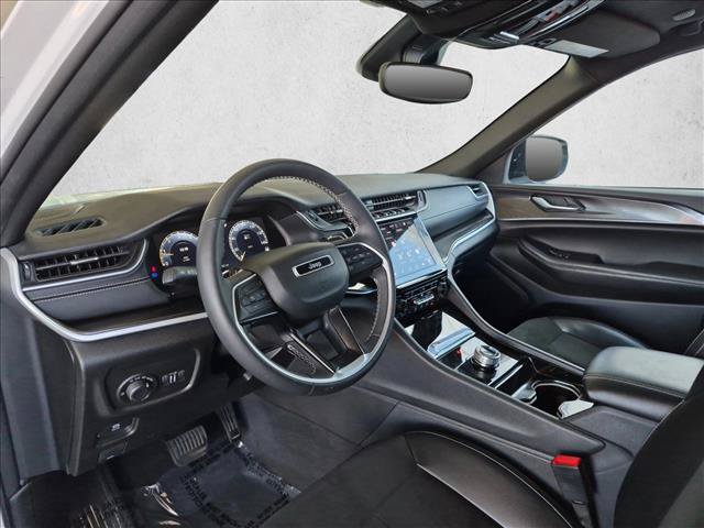 Used 2023 Jeep Grand Cherokee Altitude AWD/4WD image 10