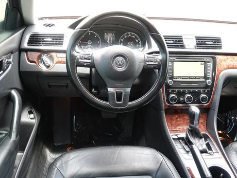 Used 2013 Volkswagen Passat TDI SEL Premium image 8