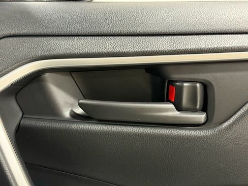 Used 2021 Toyota RAV4 SE image 42