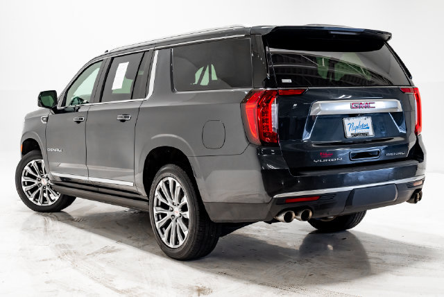 Used 2022 GMC Yukon XL Denali w/ Denali Premium Package AWD/4WD image 27