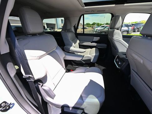 Used 2025 Ford Expedition Active AWD/4WD image 29