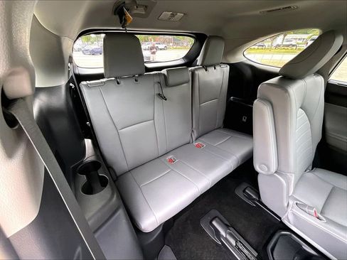 Certified 2026 Toyota Highlander XLE AWD/4WD image 17