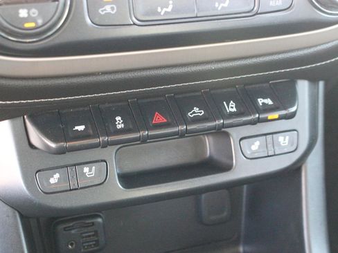 Used 2020 GMC Canyon Denali image 26