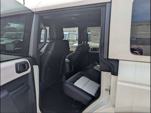 New 2026 Ford Bronco Outer Banks w/ Sasquatch Package image 6